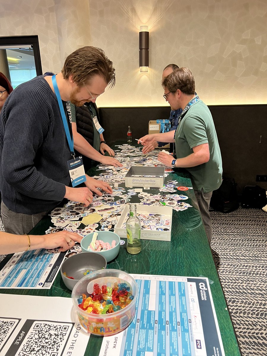 Today at <a href="/CollabDaysNL/">CollabDaysNL</a> and many people that like stickers #CollabDaysNL