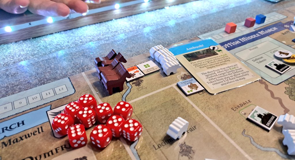 SanchoMateos's tweet photo. Cuántas oportunidades da la frontera entre Escocia e Inglaterra en pleno s XVI !!!... pero cuidado que no te pillen tomando prestado los recursos ajenos.. 🤣🤣🤣 #BorderReivers @gmtgames https://t.co/7i3y7ytLoM