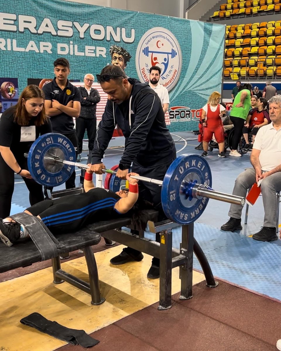 💪 Esra Nisa Özkılsız ile zirvedeyiz!

🏋️‍♀️ Bedensel Engelliler Bench Press Para Powerlifting Türkiye Şampiyonası’nda sporcumuz Esra Nisa Özkılsız, Büyükler kategorisinde Türkiye Şampiyonu oldu! 🏅Tebrikler Esra, seninle gurur duyuyoruz!

@OA_BAK @gencliksporbak