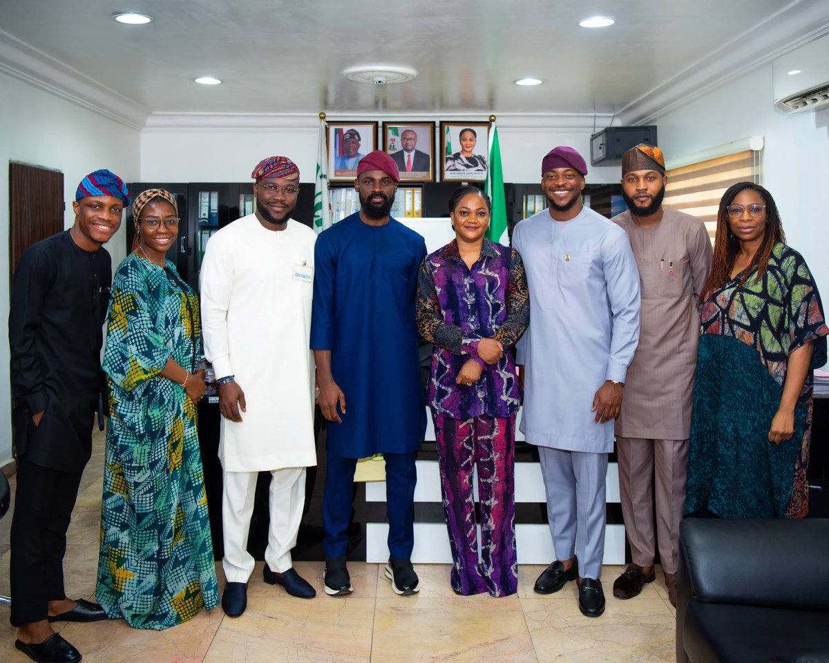 d1bankky's tweet photo. Yesterday, I had the honour of meeting Guinness World Record holder and Nigerian chess champion Tunde Onakoya, alongside Engr. Bisoye Coker-Odusote, DG of NIMC and her team. Inspiring conversations and powerful connections were made. 
#BDTechnovation https://t.co/aWm1seMCd2