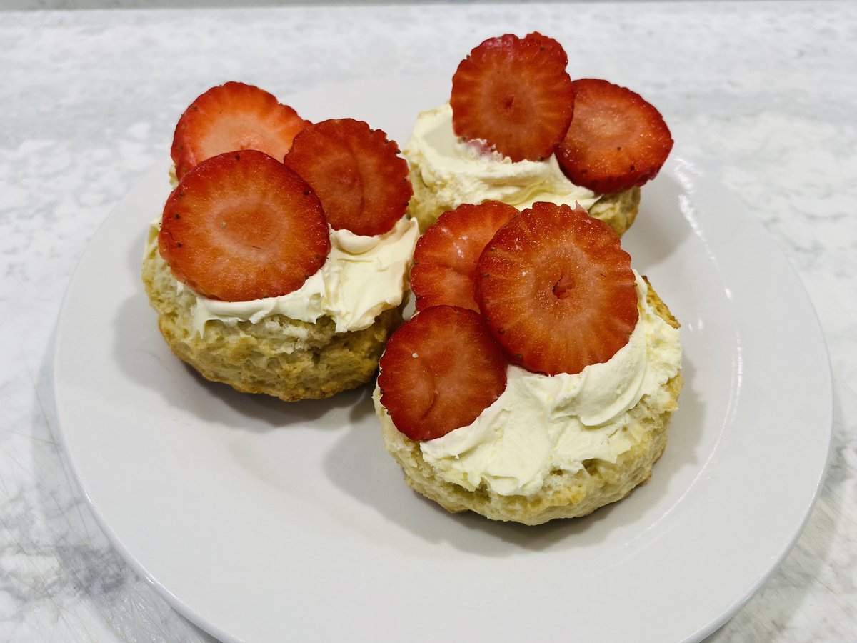 We all know that still having you’re Mum around is priceless but when she brings some of these bad boys around that’s icing on the cake or in this case the cream and strawberry on a scone. Even if it is the wrong way around, sorry <a href="/Dawn_French/">Dawn French 💙🔴🏳️‍🌈🇺🇦🇵🇸</a> Love you Mum ❤️❤️
