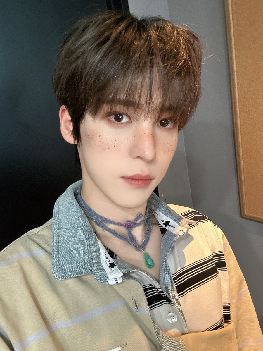 아니 이번컨셉 정윤호 진짜 찰떡임 감탄함