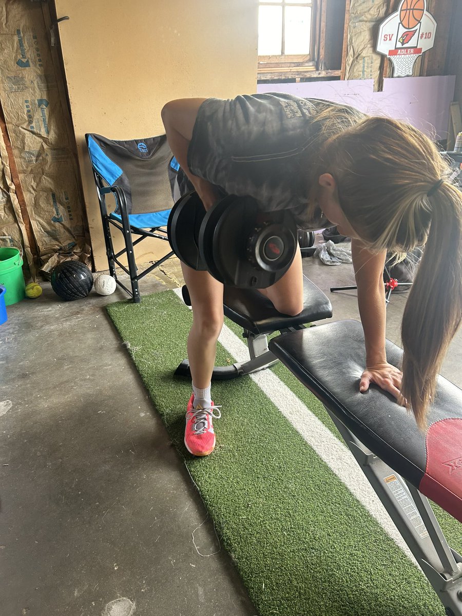 AddisonSVHS2026's tweet photo. Getting in a little work with my little sister and my dad. #nextyearstartsnow 🥎. https://t.co/UOwR41stCh
