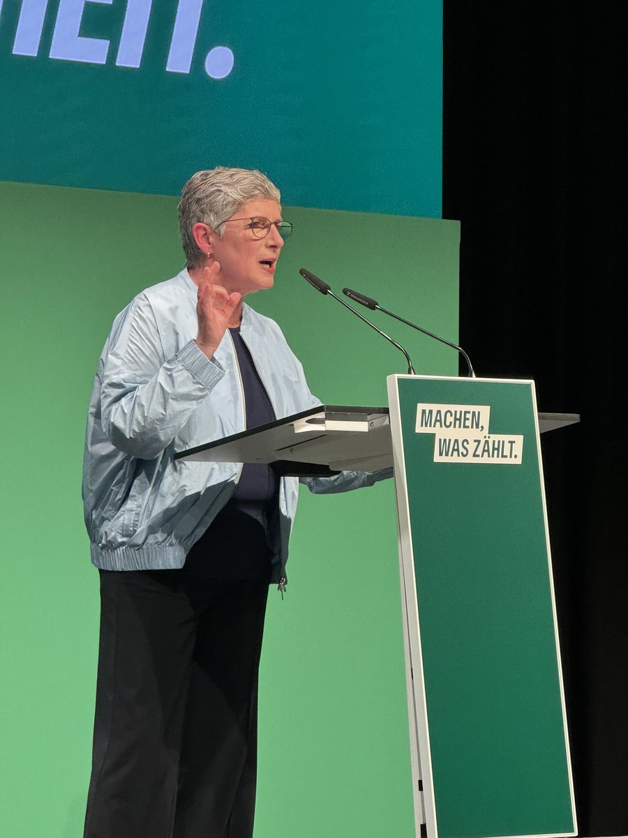 JuergenKretz's tweet photo. @BriHasselmann auf dem #lr24 von @Die_Gruenen: Unsere Freiheit und Demokratie - das gibt es nicht für lau! Wir müssen dafür kämpfen! Aber es tut sich was im Land! #machenwaszählt https://t.co/bkqk9z6O6T