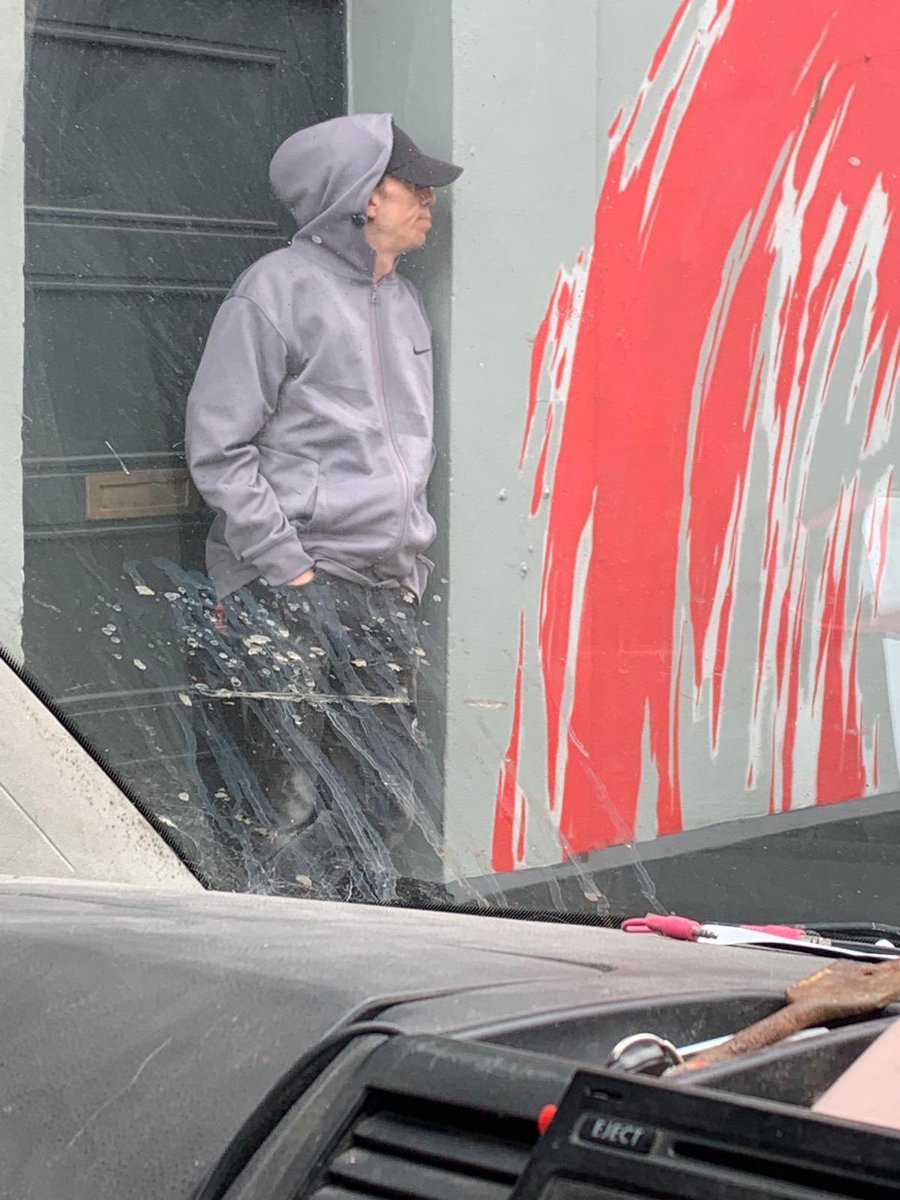 Hi <a href="/swpolice/">South Wales Police</a> this fella has been trying our back door &amp; is drug dealing from here and the house opposite the pub on Havelock Place, Grangetown. It’s pretty blatant, perhaps you could have a word? Maybe even nick him <a href="/SDoughtyMP/">Stephen Doughty HC MP</a> <a href="/vaughangething/">Vaughan Gething</a> <a href="/AshL93/">Ash Lister</a> @SaraRobinson81 #grangetown