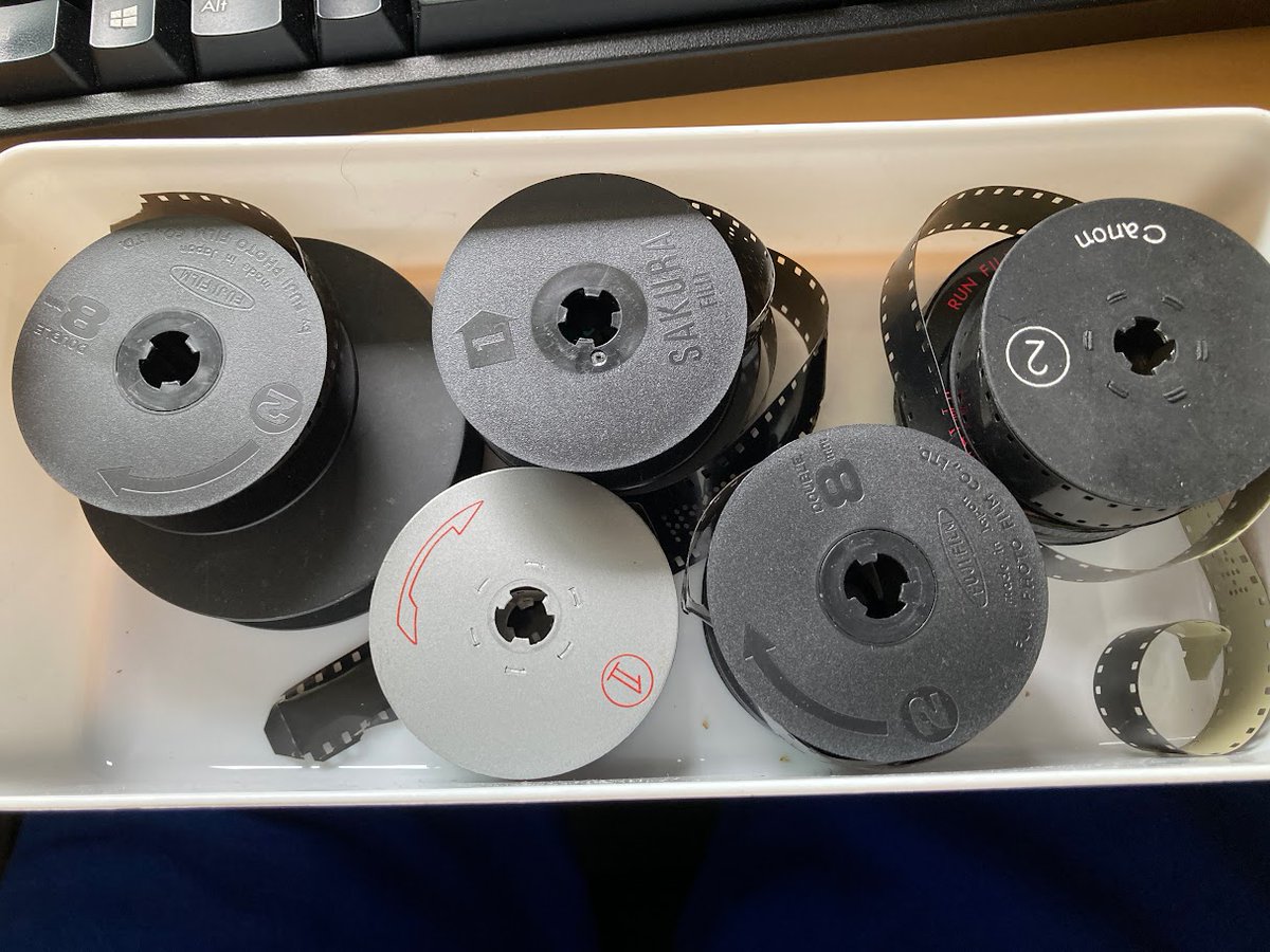 muddy_orihara's tweet photo. 半世紀の眠りから覚めるか?放置されたダブル8フィルムを現像チャレンジは明日6月2日!#自家現像 #film #homedevelop #8mm #double8 #16mm #フィルム自家処理 https://t.co/ZlE6uqAJVF
