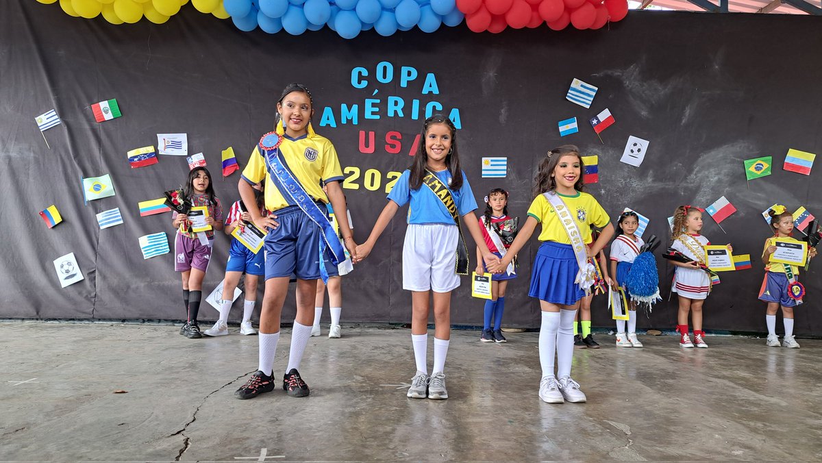 La <a href="/EB_SIMONBOLIVAR/">E.B. Simón Bolívar</a> realiza la inauguración de la Copa América 2024 donde participaron todos los estudiantes de la institución, docentes, administrativo, representantes y comunidad en general.facebook.com/share/v/uUYFpx… <a href="/Berzabethg1/">Berzabethgandicaoficial</a> <a href="/Crazet2011/">Crazet2011</a>