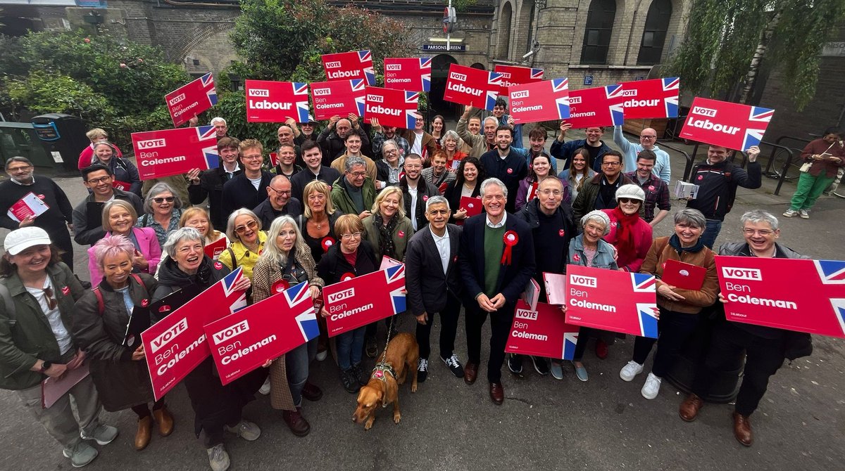SadiqKhan's tweet photo. On 4 July, we have a chance to turn the page on 14 years of Tory chaos &amp; chart a new course for our country.

Good to see so much support for @ChelFulhamBen here in Chelsea and Fulham where local residents &amp; families are ready to vote for change.

#LabourDoorstep #VoteLabour 🌹 https://t.co/7IUBmO9zJw