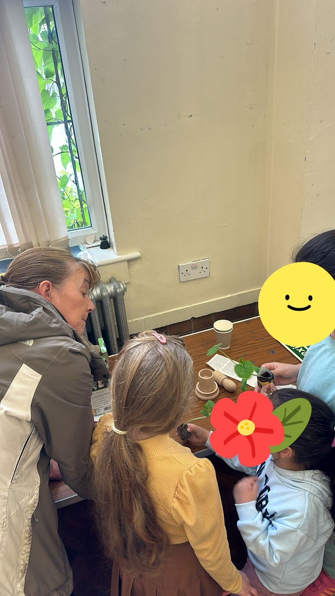 DAMASQLTD's tweet image. what a great day for the community @EborGardenscommunityCentre. Many thanks for Rob and Sara from #feedleeds @P4Plants and our regular supporter king of ping pong Peter @PINGPONGFORU. A massive thank you for the support from local cllr @nkele_manaka with more to come...