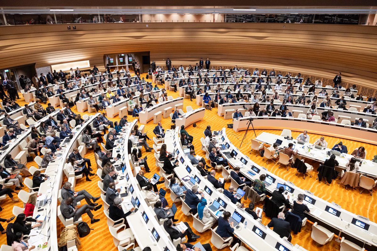 #WHA77 delegates agreed yesterday on the following new resolutions:
- Recognizing climate change as an imminent threat to global health;
- Supporting countries to restructure their economies to serve the health of people and the planet;
- Strengthening health and well-being