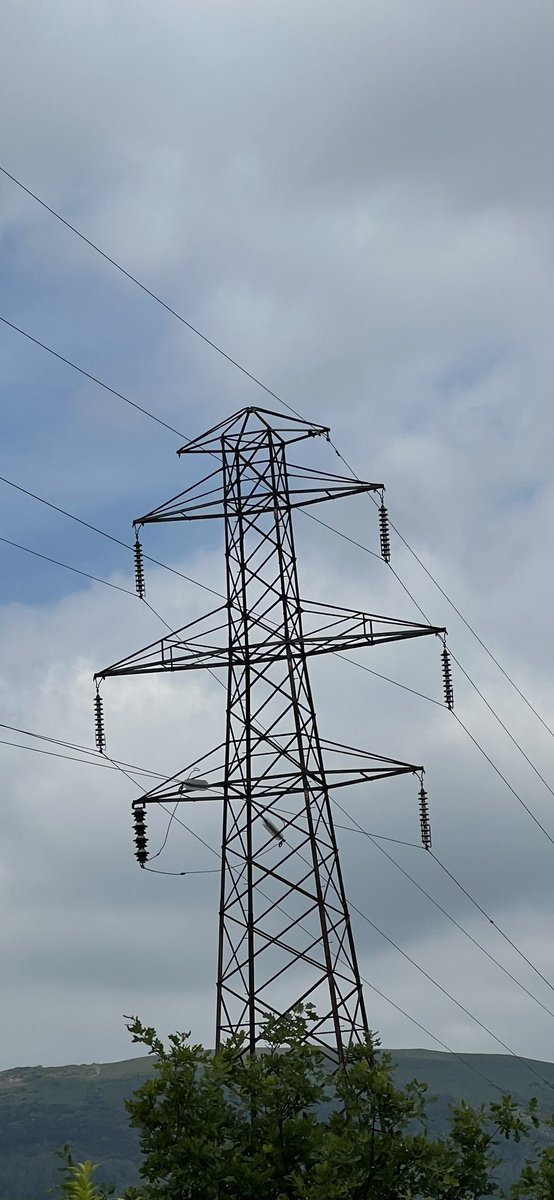 MrMCDU's tweet photo. @EngineerLondon hi James - here’s a tower in SW Belfast. What’s going on with the lower left insulator? The towers either side have six normal hanging ones… does this serve a purpose? Think it dates from the 60s… https://t.co/LsjysjZkzA