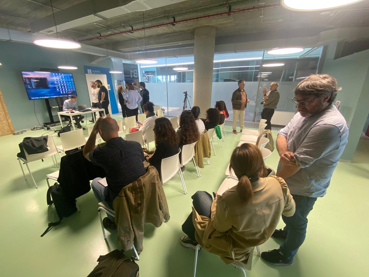 PaleoNets's tweet photo. Onte estivemos falando e debatindo sobre o proxecto de @cova_eiros na súa casa, o @CISPAC_gal . Compartir  experiencias pra seguir construindo proxectos. Moitas grazas a todos os relatores. https://t.co/xCDmdUfP26