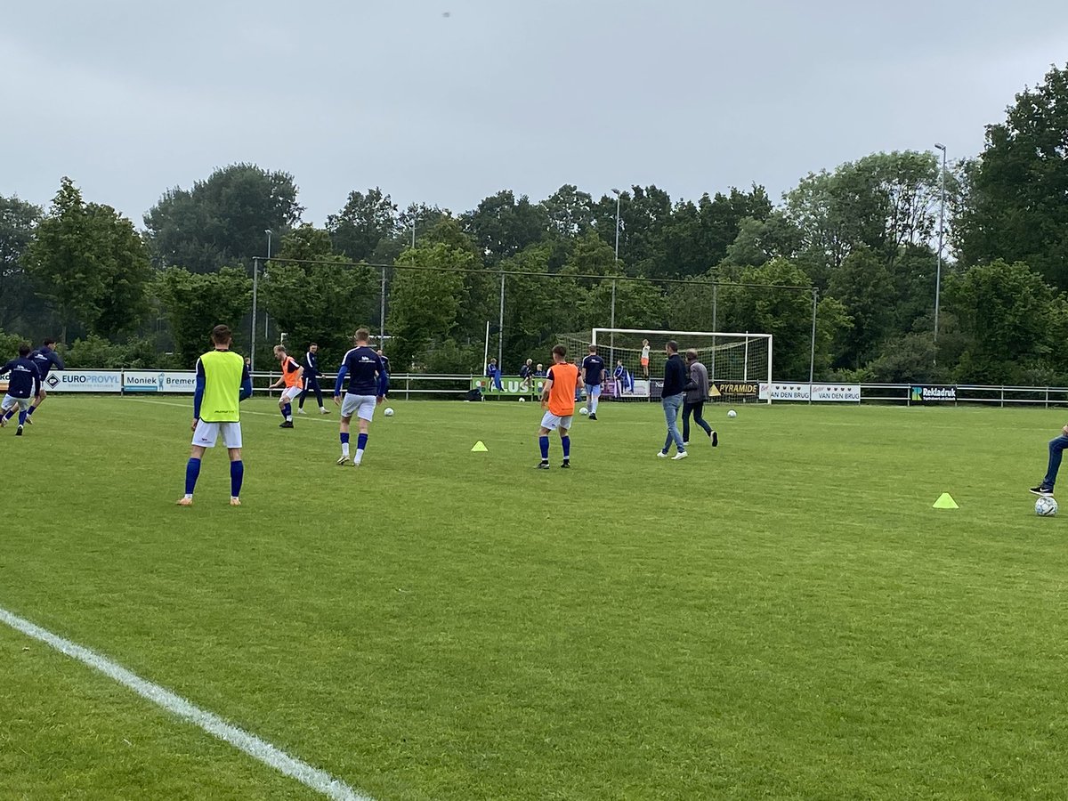 JaVeToimages's tweet photo. Warming up @vvBuitenpost in volle gang voor de wedstrijd vs @RKVVSTEVO https://t.co/XcNNWm6AIu