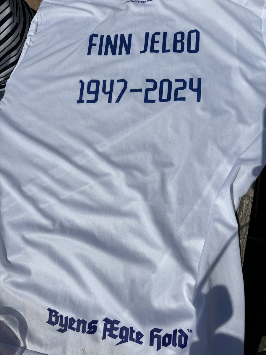 En af vores gamle trofaste støtter på tribunen gik bort for nyligt, æret være dit minde Finn.
<a href="/Bold1893/">Boldklubben af 1893</a>