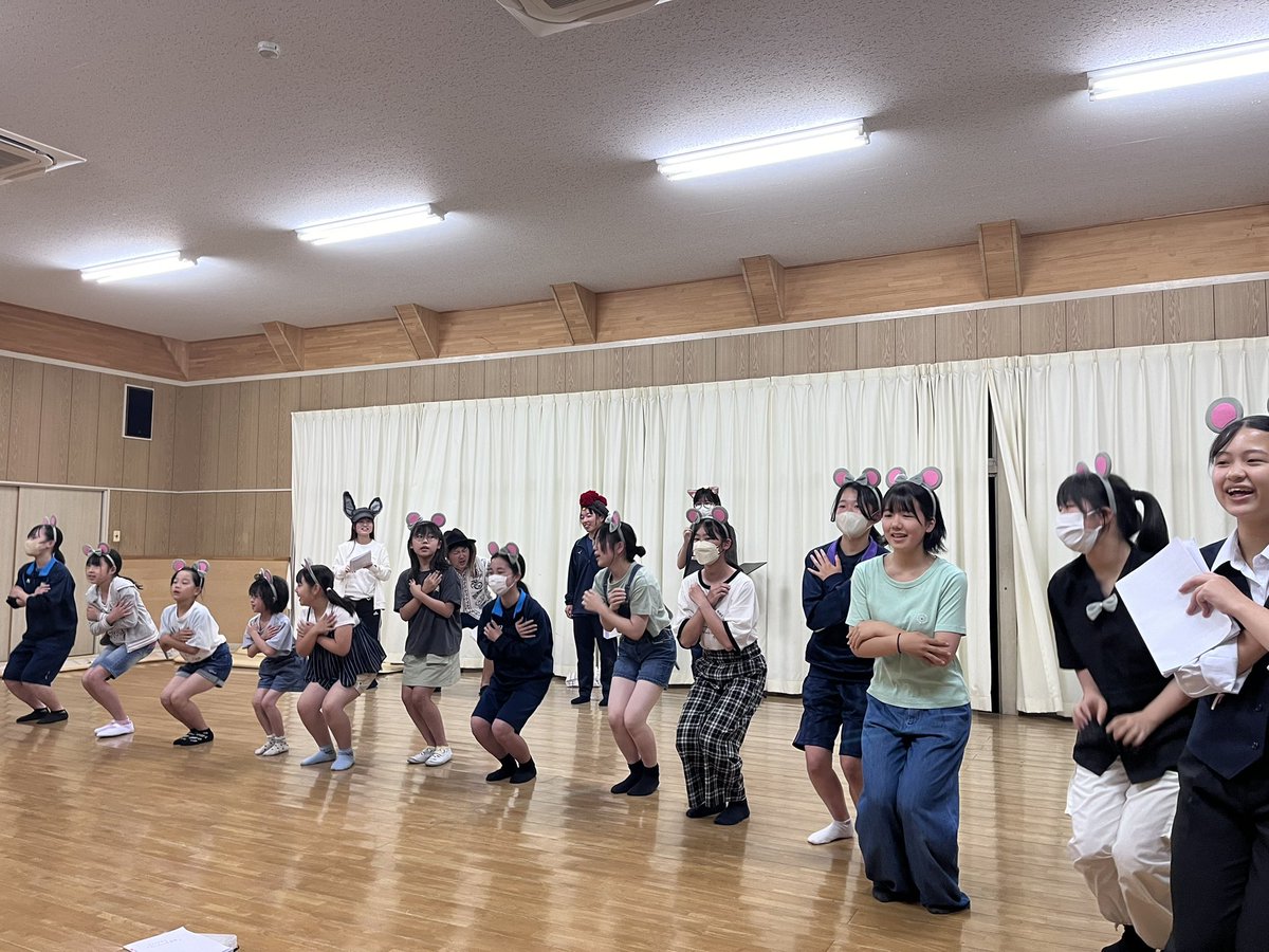 Lily_Bianco's tweet photo. 本日はミュージカルの練習を行いました✨
こちらは何の場面でしょう！？
答えはコンサート当日をお楽しみに😉✨ https://t.co/UZnOsDLQTc