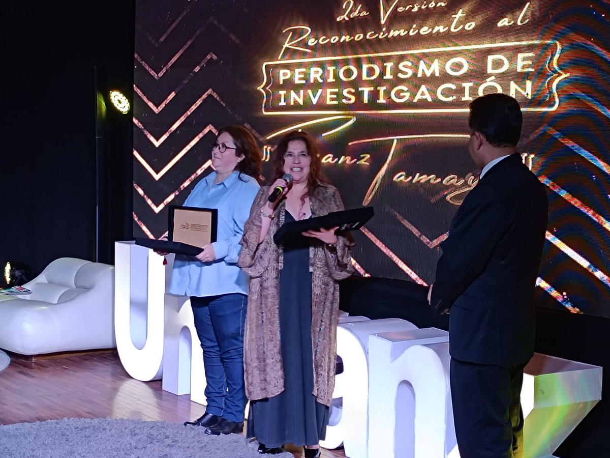 Por segundo año consecutivo nos hicimos con Adriana Gutíerrez del Premio de Periodismo de Investigación Franz Tamayo. Un Jurado Internacional integrado por la #SIP y el #CHP se inclinó a favor del reportaje que denuncia los atropellos de la #minería ilegal del oro en #Yanacachi.