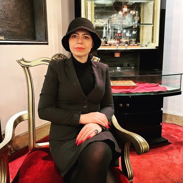 YaghmaeiSimin's tweet image. بنام خداوند رنگینکمان؛
مردم شریف ایران؛ منم کتم رو تن کردم و قصد عزیمت به وزارت کشور جهت ثبتنام در انتخابات ریاستجمهوری رو دارم.
#انتخابات