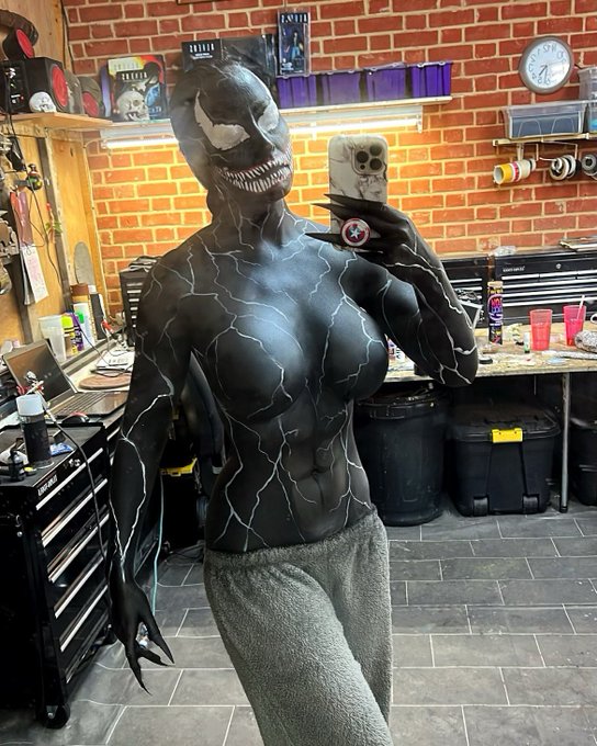 It&rsquo;s been a while since @NicSamiotis and I have done a body paint stream&hellip;  See you on Twitch tomorrow<a class="tags" target="_blank" title="On Twitter" href="/?out=eyJ0eXAiOiJKV1QiLCJhbGciOiJIUzUxMiJ9.eyJpYXQiOjE3MjA3MjgyODMsImlzcyI6InR3cG9ybnN0YXJzLmNvbSIsIm5iZiI6MTcyMDcyODI4MywiZXhwIjoxNzUyMjY0MjgzLCJyZWRpcmVjdF91cmwiOiJodHRwczovL3R3aXR0ZXIuY29tL05pY1NhbWlvdGlzIn0.MOrUKXi2TW9PdUfToDewbYXmZwtAKips3ldrHVx41Yj05s1J7DD72hA6CBeHJAevJg7WKQLW8PuAPqoHrbXb9g">@NicSamiotis</a><a href="/tag/diaryofacosplayer"class="tags"><span>#diaryofacosplayer</span></a>