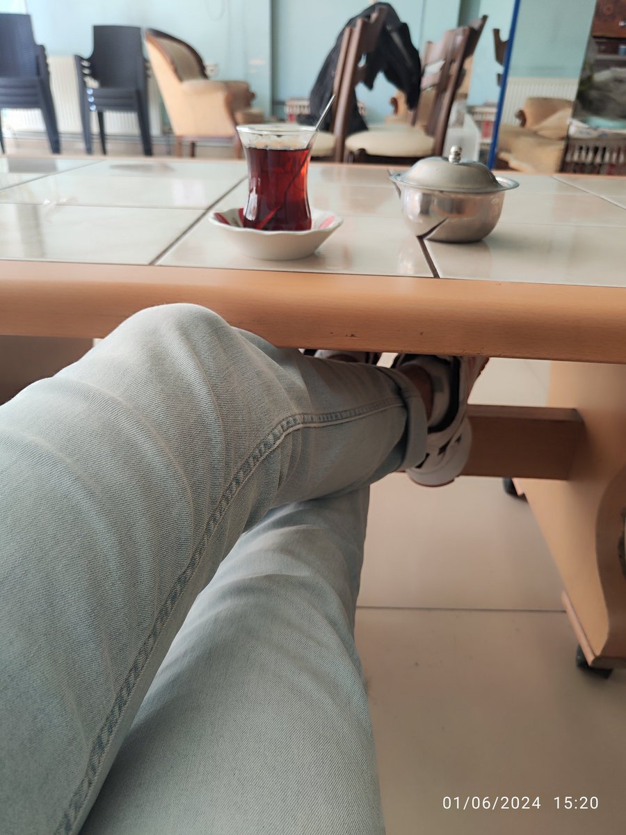 Çay var içersen 😂