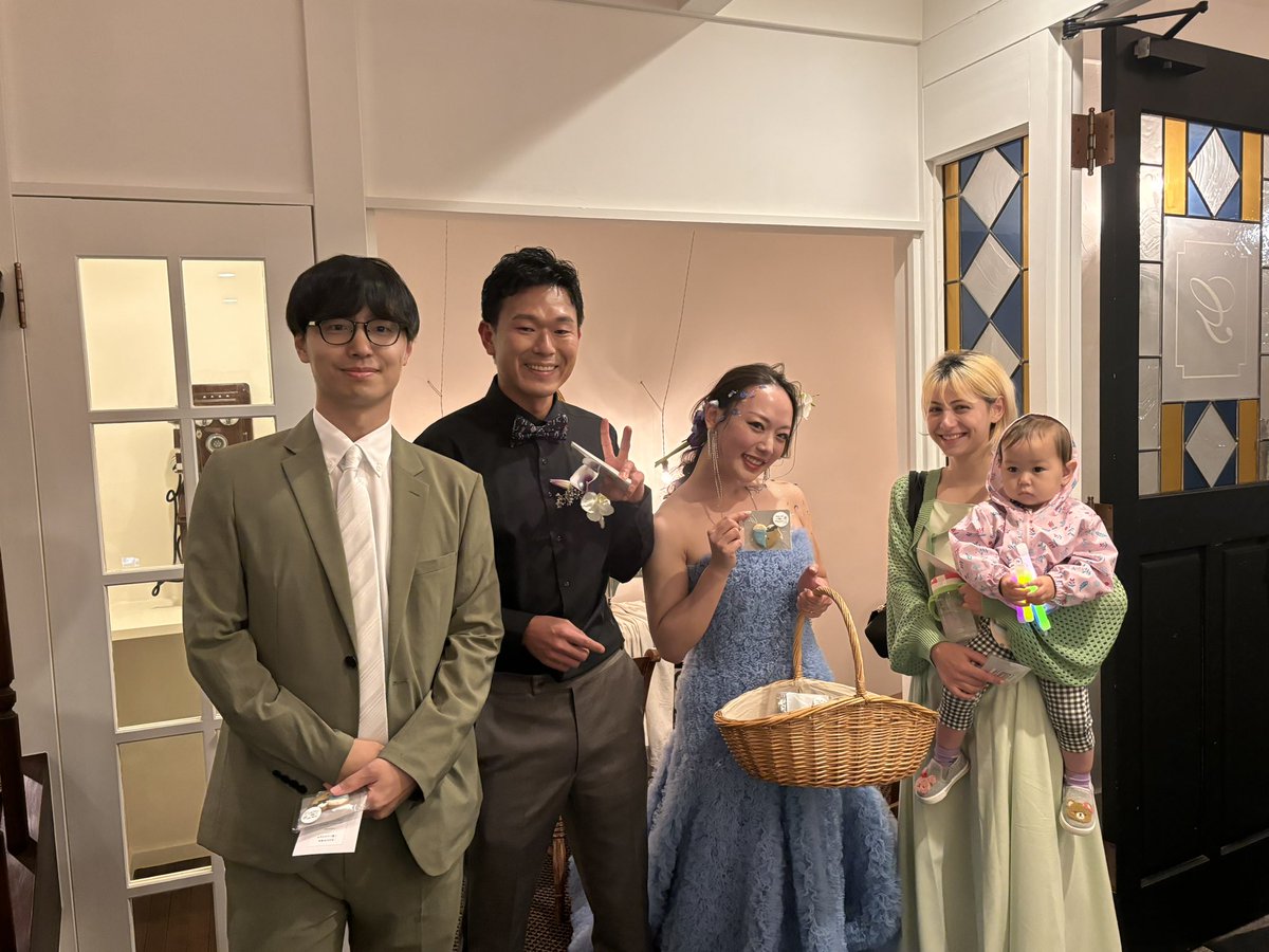 harryryou's tweet photo. 二人の元豪華客船鍼灸師の船出に幸あれ🚢
@daiki904 @msm_cruise https://t.co/L8lnNHjGOa