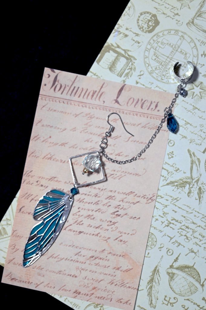 - ̗̀ 通販ページOPEN  ̖́-

BOOTHにて、たいようの泪作品たちのオンライン販売を開始しました✨

在庫が少ないものがございます。
売切れが発生した場合受注生産に切り替えます。

下記URLよりお越しくださいませ。
tears-drop-sun.booth.pm