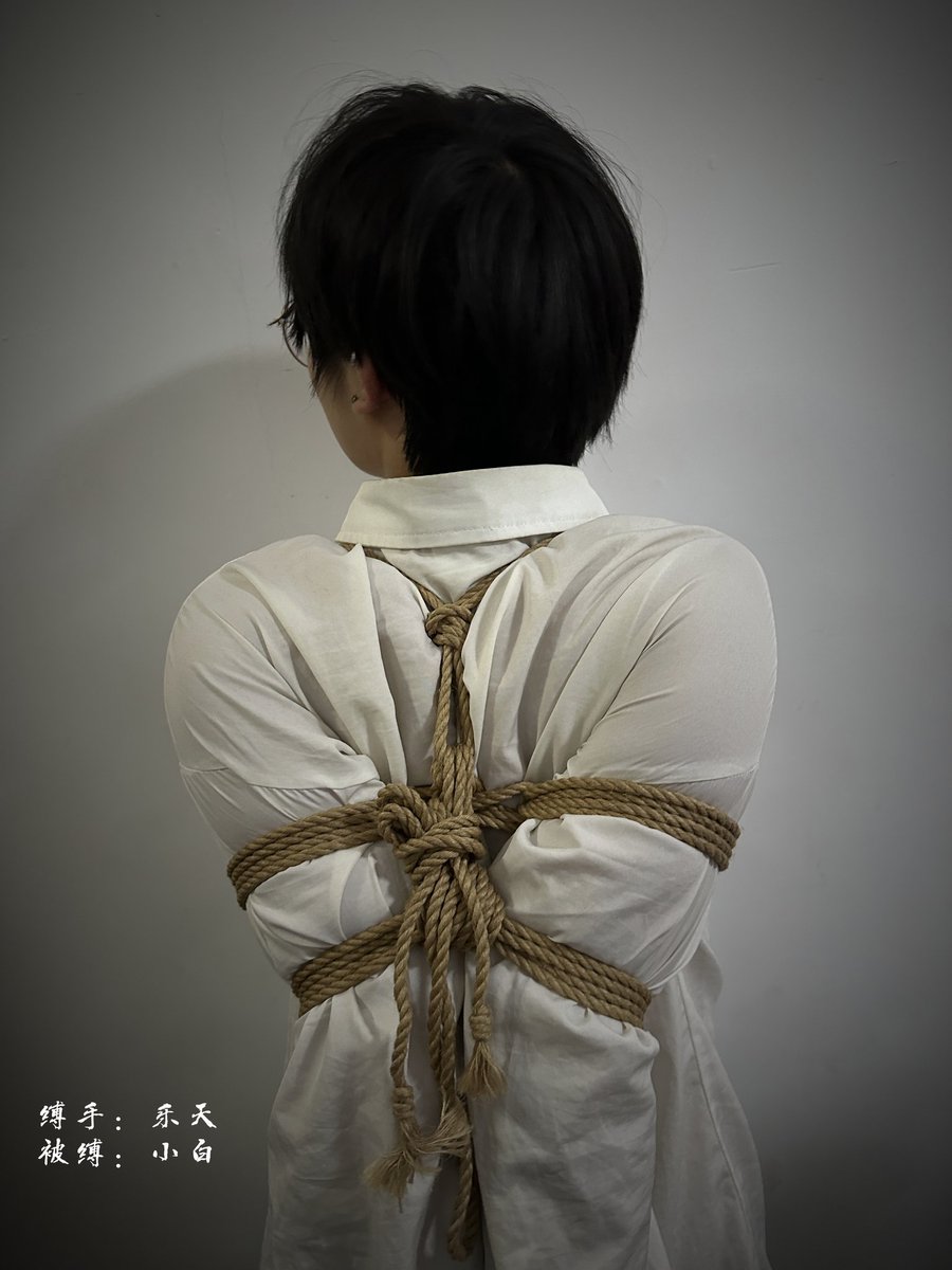 letian0025's tweet photo. ——纯洁与无辜对束缚的反抗、对自由的渴望以及对不公不义的控诉。
缚手：乐天@letian0025
被缚：小白@JljaSZ2tGhDGZa9 https://t.co/20VMRlQiuN