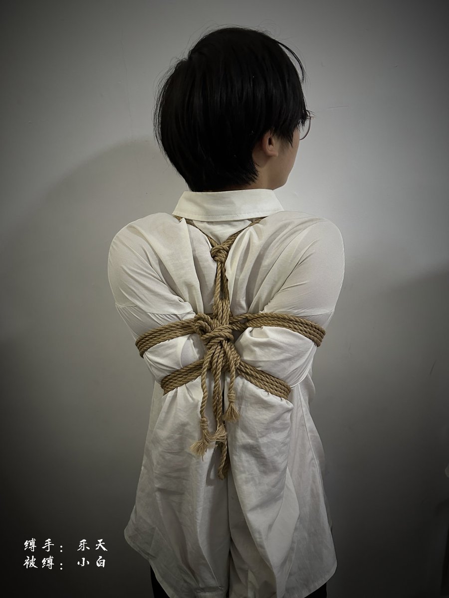 letian0025's tweet photo. ——纯洁与无辜对束缚的反抗、对自由的渴望以及对不公不义的控诉。
缚手：乐天@letian0025
被缚：小白@JljaSZ2tGhDGZa9 https://t.co/20VMRlQiuN