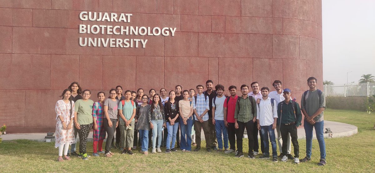 GujBiotechUni's tweet photo. As part of Summer Internship Certificate Programme, graduate and post-graduate students from GEER Foundation, Gandhinagar visited Gujarat Biotechnology University (GBU).

 #GEERFoundation #SummerInternship #LearningJourney #ScienceExploration https://t.co/hyCpBiSDiT