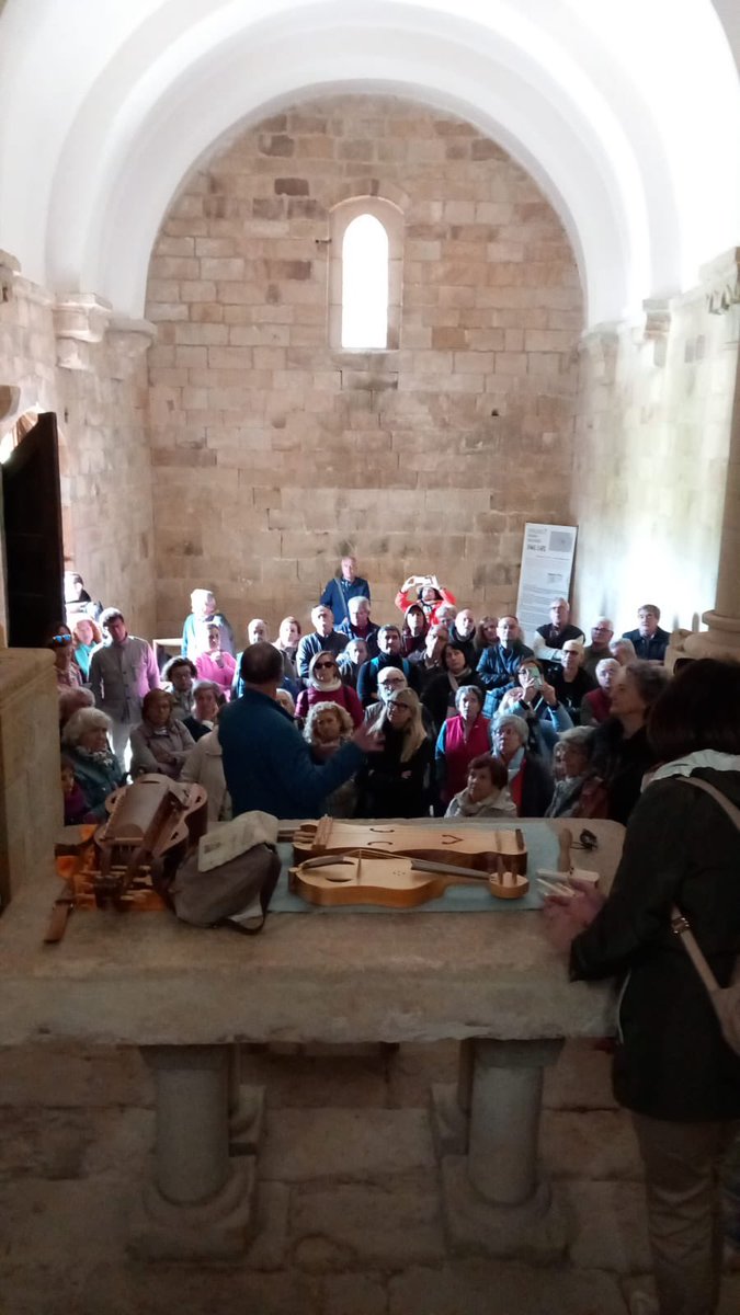 amigosromanico's tweet photo. Y continuamos este intenso día en la maravillosa Iglesia de Santa Cecilia. 🥰
#AmigosdelRománico #FSRAguilardeCampoo #AsociaciónAdR #FSMLR https://t.co/6NH2PQDxKG