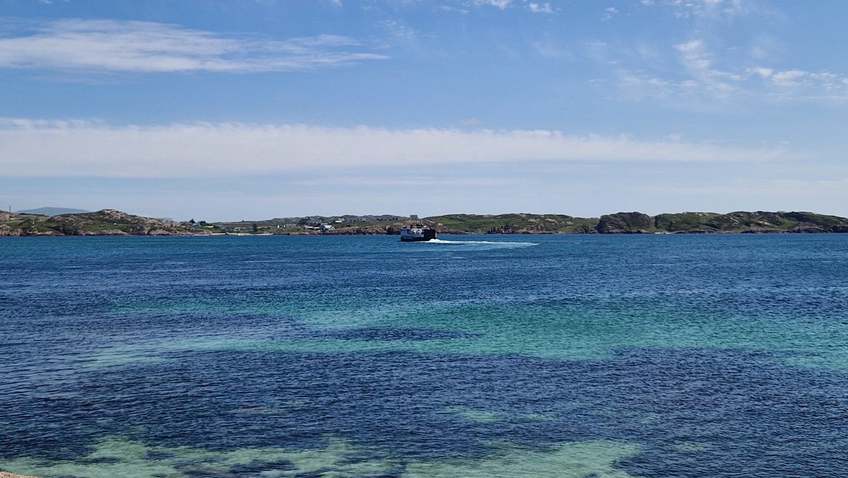 EileanIdhe's tweet image. Enjoying an ale, appreciating the brief return [according to current forecast!] of warm sun.. sea around our coast is breath-taking! Who's checking their diary &amp;amp; pondering a booking this year or next season? #thinplace #visitscotland #isleofiona #metime #pilgrimage #scottishisles