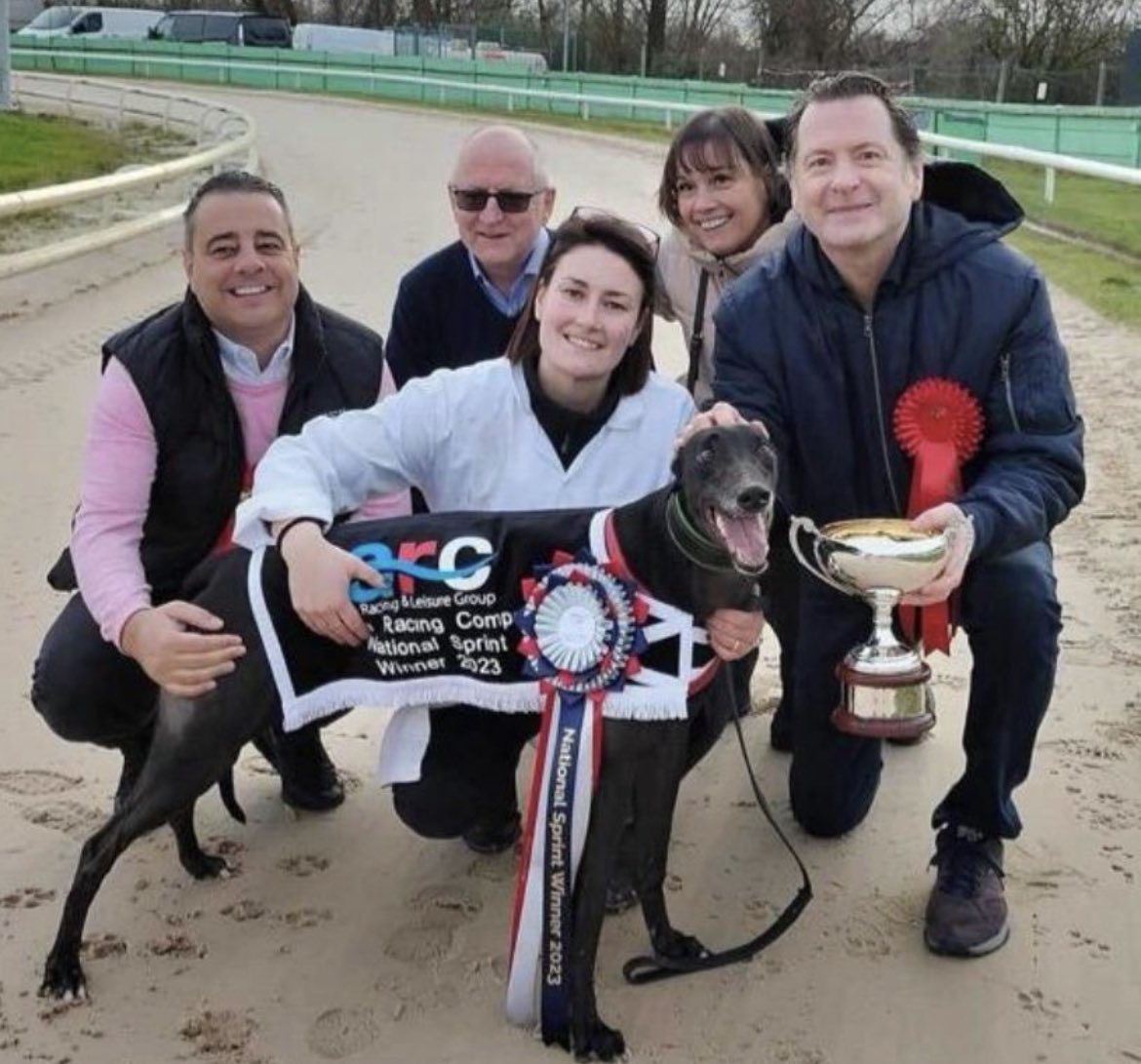 🏆Stars of the two-bend scene get their turn in the spotlight at @centralparkdogs tonight with six opening heats of the Cat One @arenaracingco Kent Silver Salver. National Sprint hero Bombout Bullet lines up at 8.01pm and should take all the beating if coming away💣