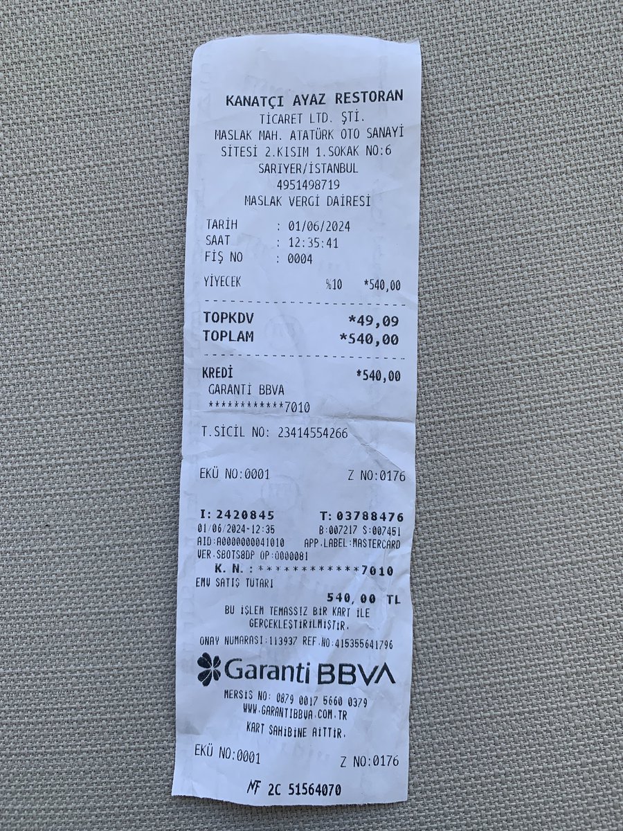 Maslak Sanayi de bulunanKanatçı Ayaz Restoran da yemek yemeğimi yedikten sonra kendilerini vale olarak gösteren kişilere otopark ücreti 100 tl ödedikten sonra otopark fişi istediğimde dükkandan yemek fişi verebiliriz dediler 
<a href="/IBBcozummerkezi/">İBB Çözüm Merkezi</a> <a href="/SariyerBelediye/">Sarıyer Belediyesi</a> bilgi verildi