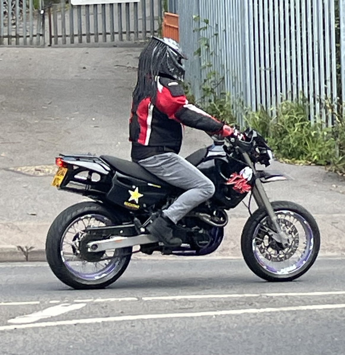 simon_pollard's tweet image. Just spotted this guy. I bet he’s one ugly motorbiker. #Predator