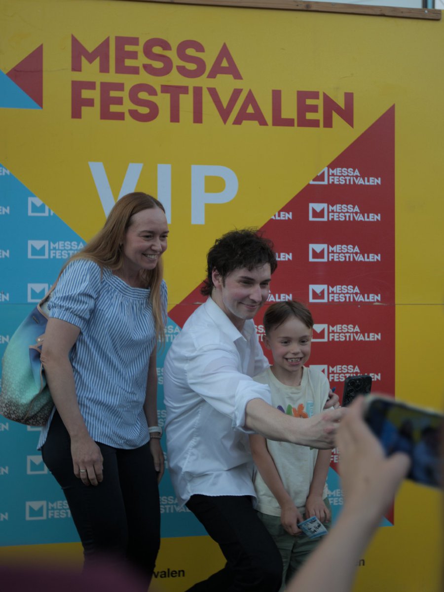 Coming home.. Wow!
I’m so grateful for last night ❤️ 
Thank you all for coming to see us and for all your love and support 🥰 Meet &amp; Greet for one and a half hours is something else!

#Alexx #AlexxAlexxander #illusionist #Magician #Messa #MessaFestivalen #Tønsberg #Hometown #Love