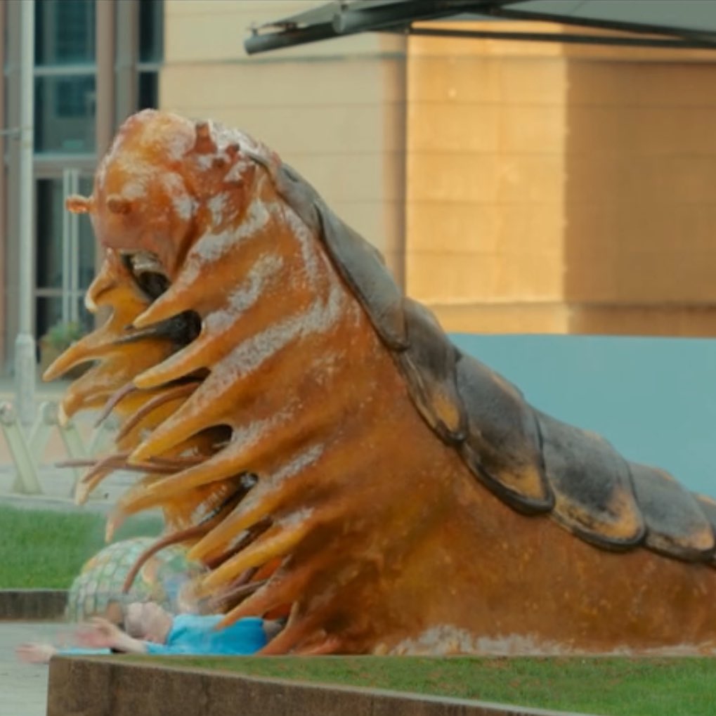The #DoctorWho episode Dot and Bubble giving us literally 'Eat the Rich'
Finetime &amp; the Homeworld being a utopia to some, but it's so flawed &amp; brings about it's own demise because they're so closed-minded &amp; stupid is just brilliant! Fantastic episode &amp; great meaning behind it.