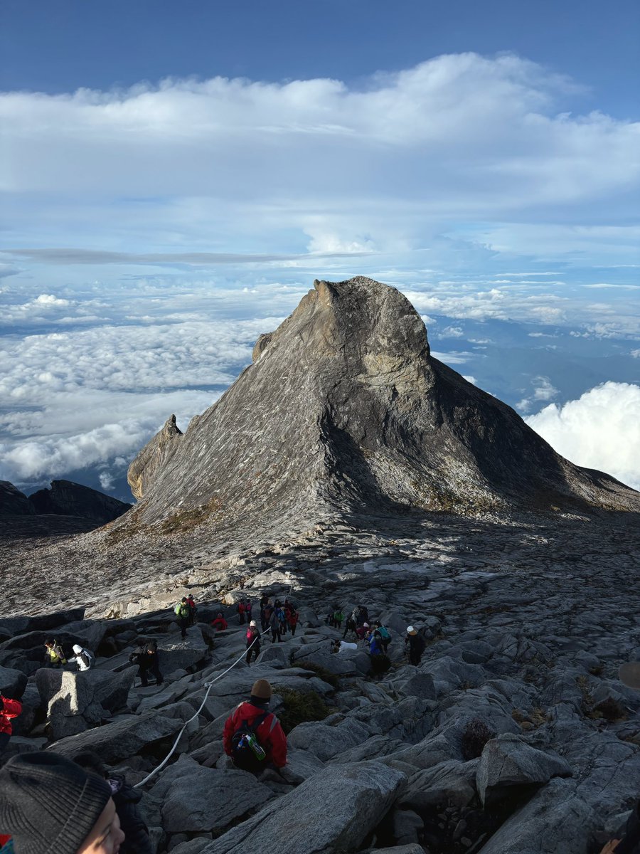 farhanwmf's tweet photo. Successfully conquered Mt. Kinabalu for the 2nd time ⛰️ https://t.co/UMc6hwaQxn