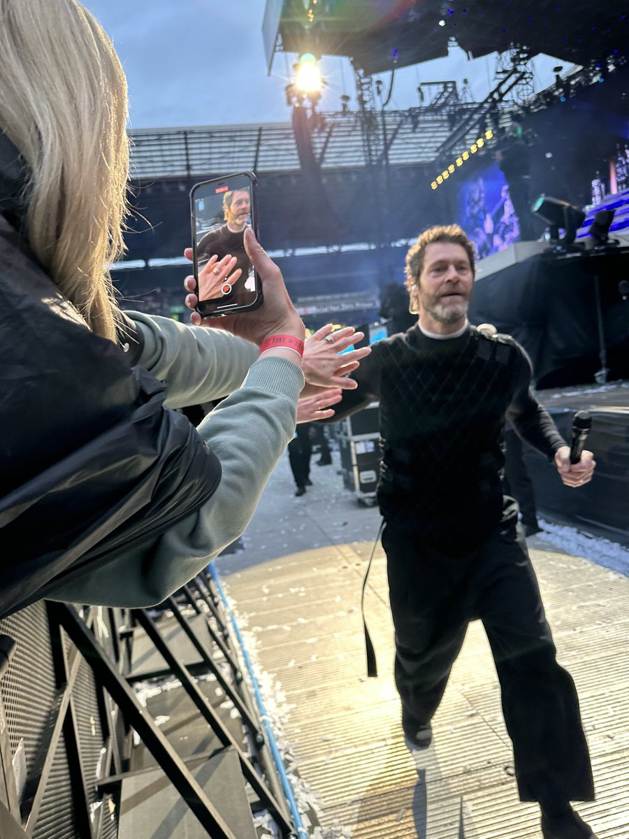 jayjujay's tweet photo. @takethat super night as always 1/2 were seated other 1/2 at front x https://t.co/rpBxwQkAOa