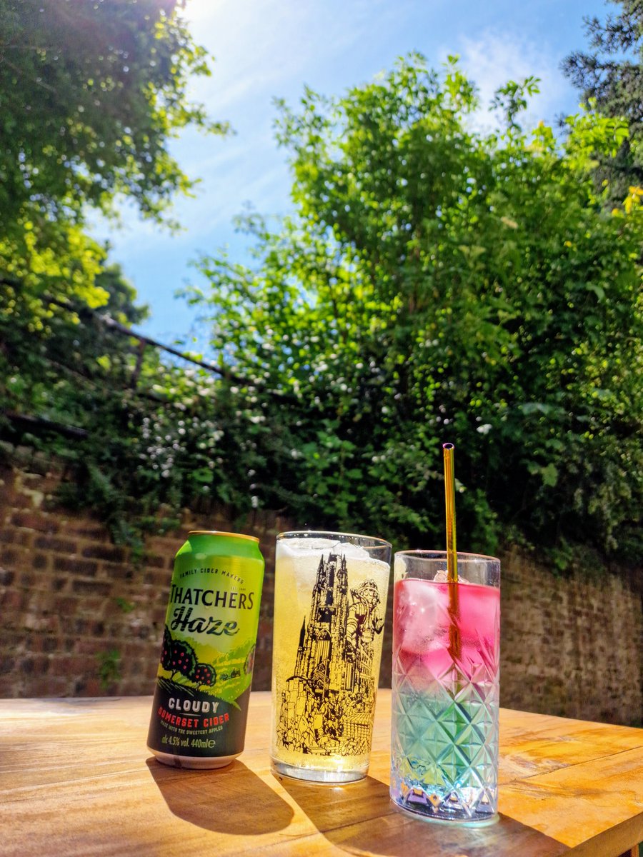 mikeycubed's tweet photo. Nothing better than chilling in the garden with a new podcast episode although I feel like buying a new pair of Converse all of a sudden... π€
#NowListening to @thepigeonshrine #FantasyBizarre #IRobot https://t.co/BipDKPrCyC