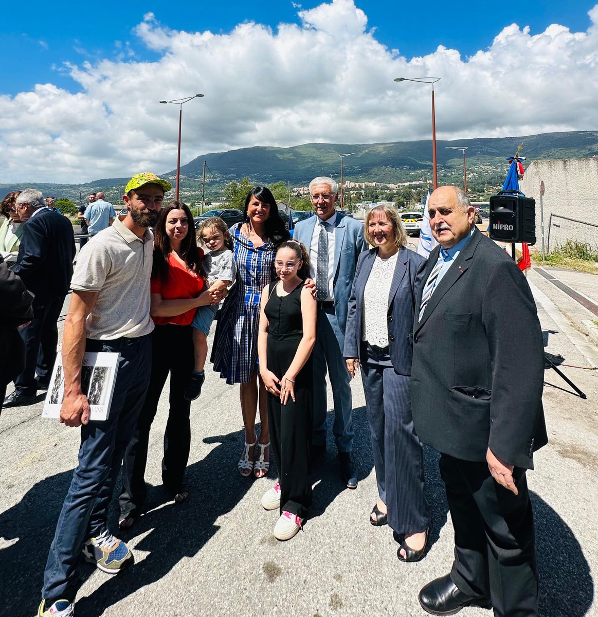 C_Dintorni's tweet photo. Il y a 150 ans, le 2 juin 1874 la commune d’Aspremont donnait naissance à trois communes distinctes par la création de Castagniers et Colomars !

Ces villages ont choisi leur destin et leur histoire.

Il est de notre devoir d’honorer la mémoire et l’héritage de ces hommes et ces femmes à qui nous devons le présent.

Aujourd’hui, nous inaugurons la Statue commémorative sur le rond point du Roguez, le rond point des « Trois Communes » !