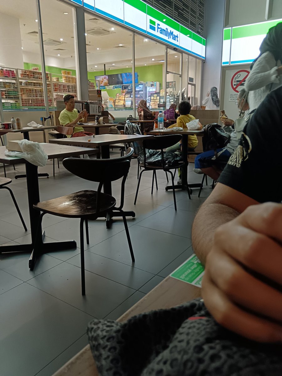 Thankyu <a href="/GBlowkeylost/">GeeBear</a> teman lepak hari ni 😊😊