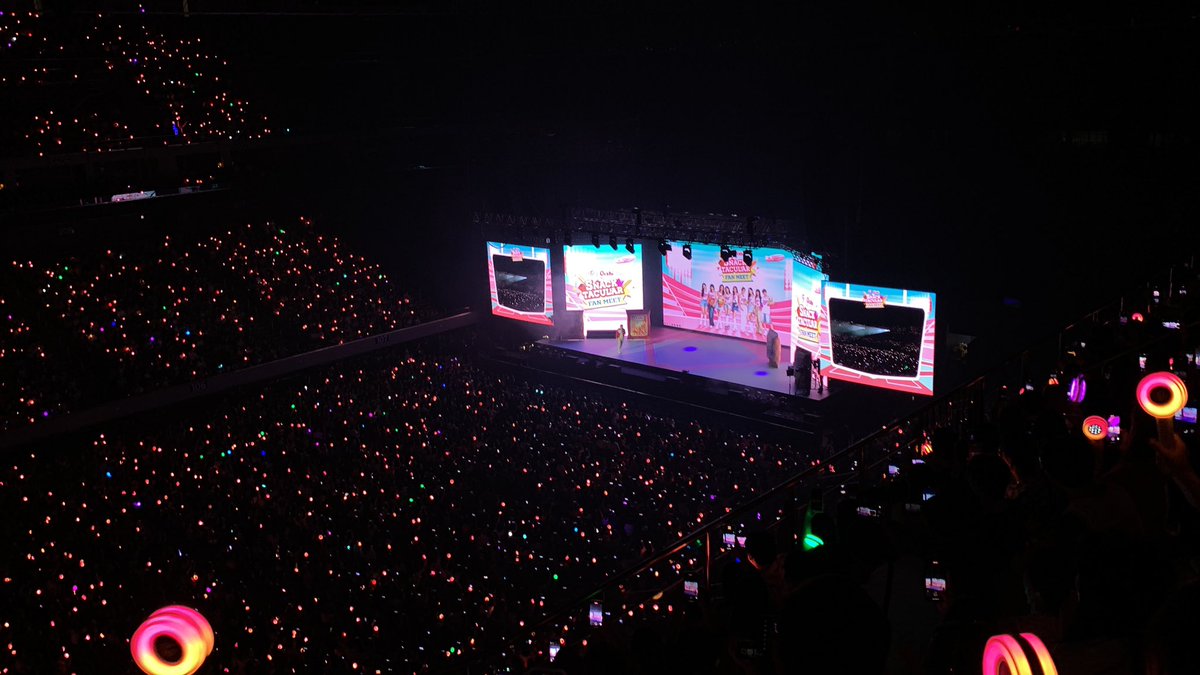 this is just a FANMEET?? WOW!!