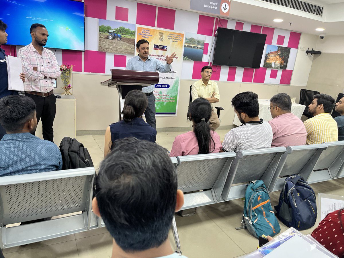 RPO, गाजियाबाद के अधिकारियों द्वारा डाक विभाग के अधिकारियों को विस्तार से पासपोर्ट आवेदन की पूरी प्रक्रिया एवं प्रक्रिया से जुड़ी मुख्य बातों से अवगत कराया गया। TCS के अधिकारियों द्वारा भी PSP सिस्टम से जुड़ी तकनीकी जानकारियों से डाक विभाग के अधिकारियों को अवगत कराया गया। 2/2