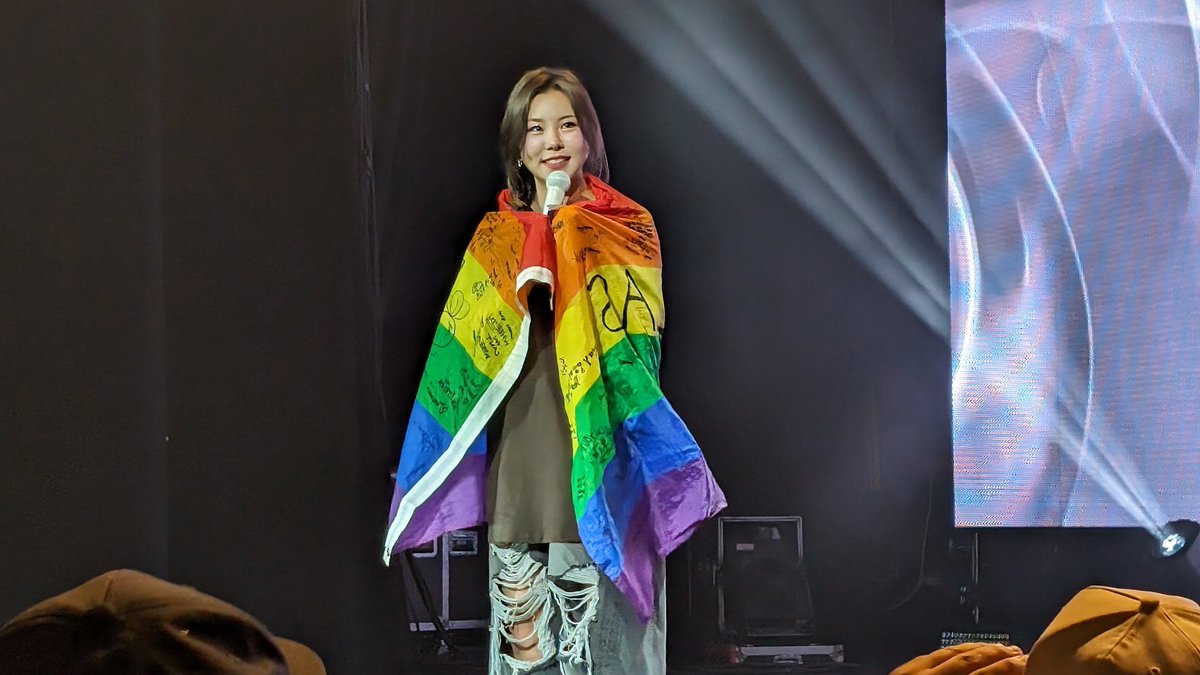 HAPPY PRIDE MONTH 🏳️‍🌈
Feliz mês do orgulho LGBTQIA+!