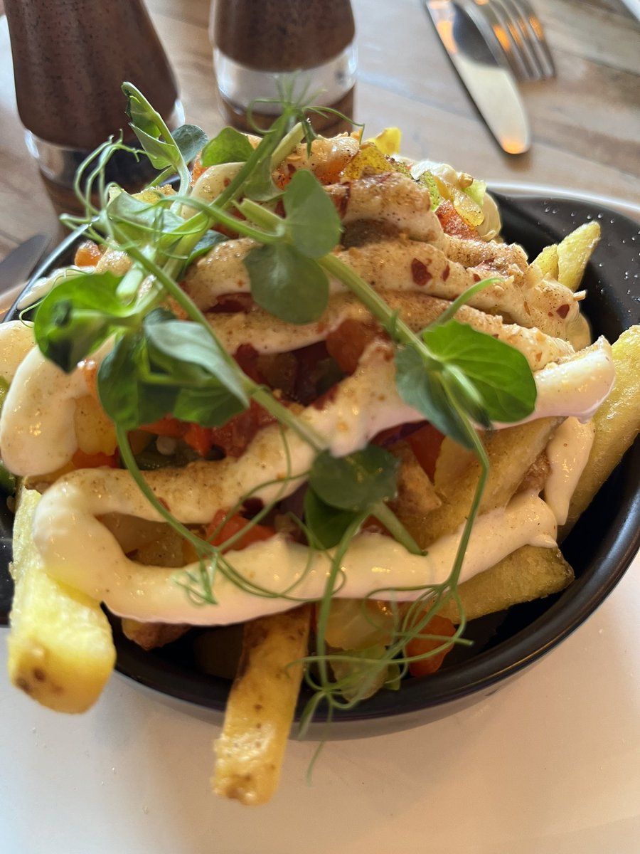 Moz0373Runner's tweet image. #parkrun #supportwork - my reward was fit loaded fries in #drinc #ramsbottom - also had a mooch looking at antiques.
Now at home resting until tea at momma’s. 💖