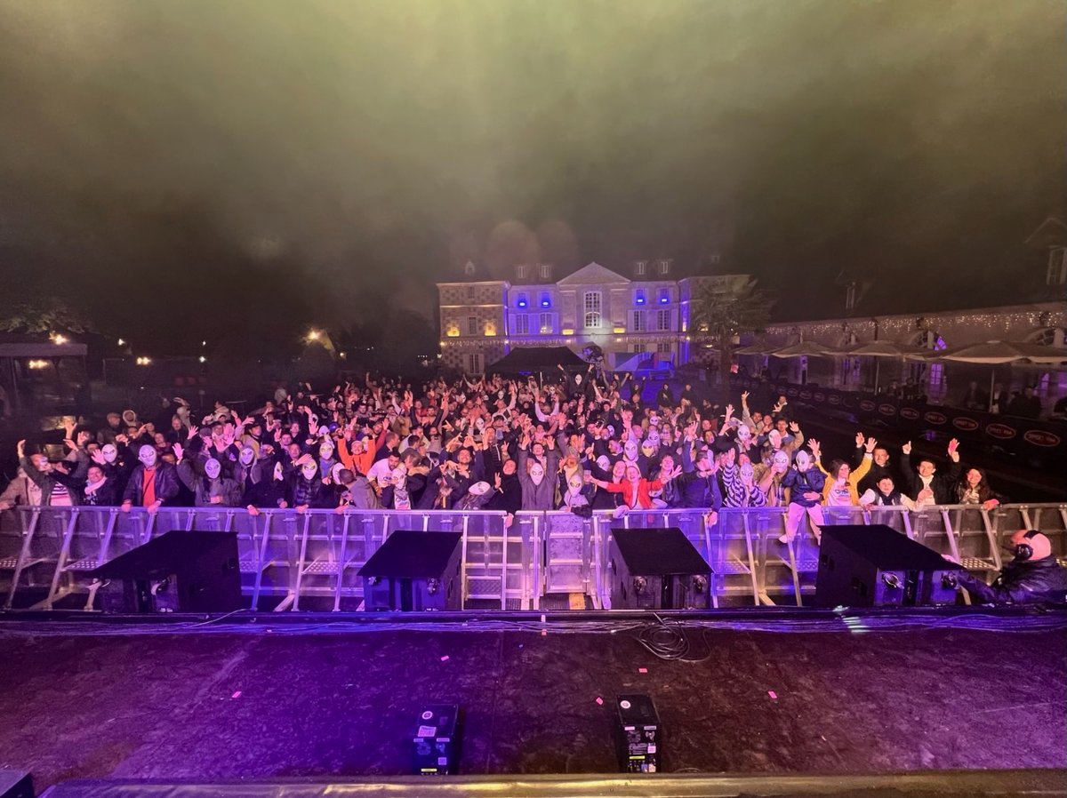 Merci Chato Party pour ce festival et bravo aux Space Invaders qui ont affrontés la pluie pendant 2 heures de set.