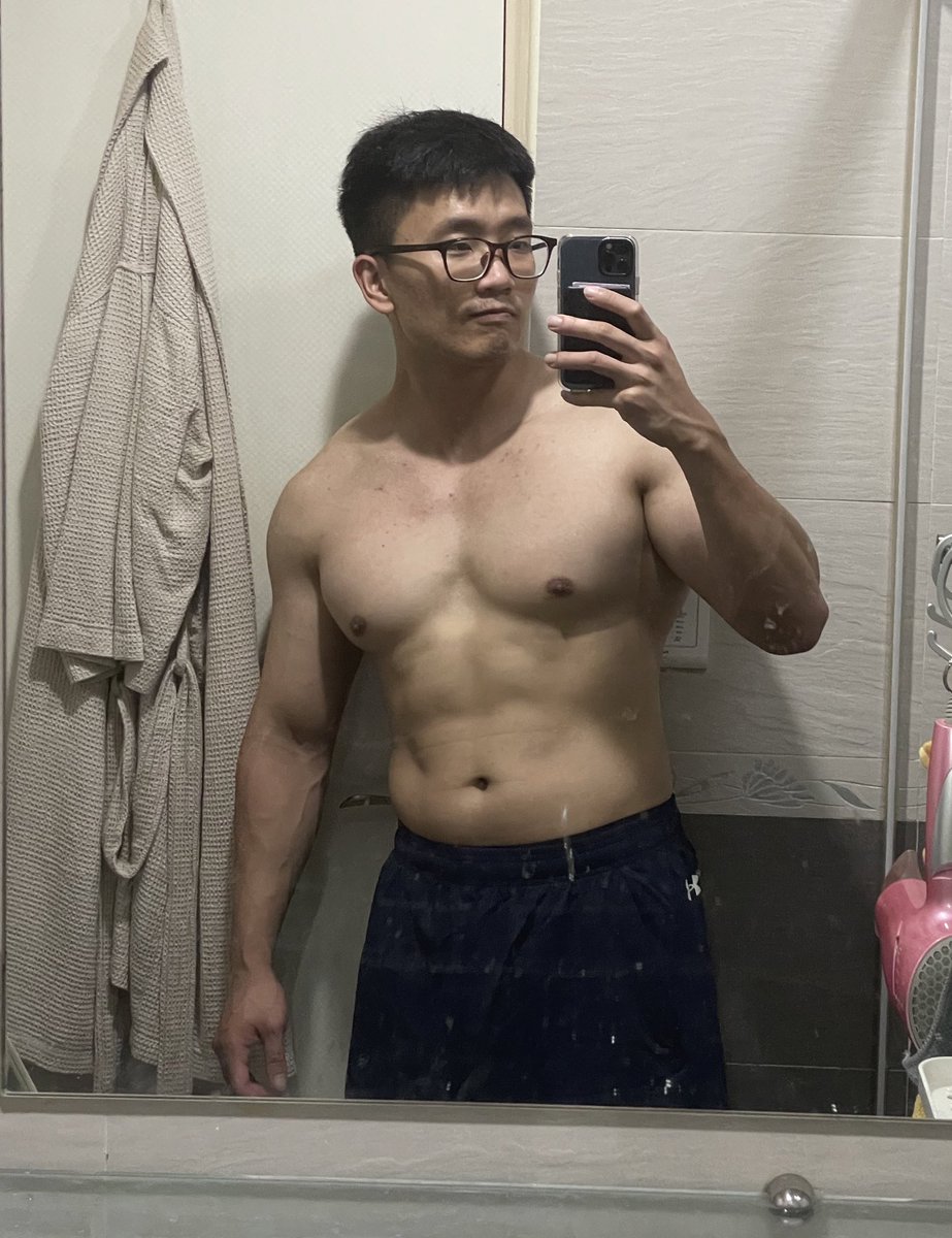 消失了幾個月其實都在減脂
86kg 👉 81kg