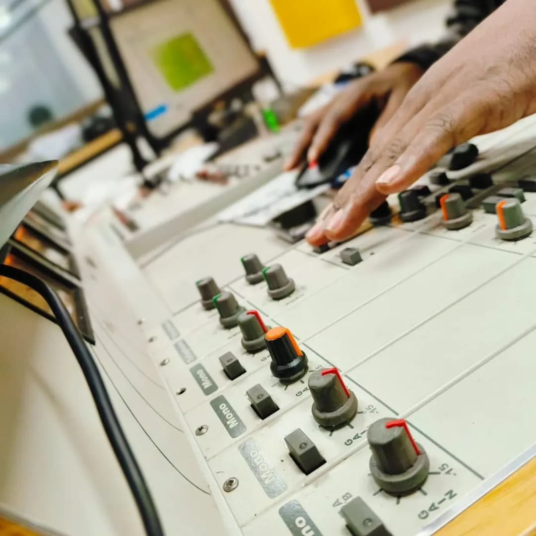 Show inasonga mdogo mdogo tu!

#Offside