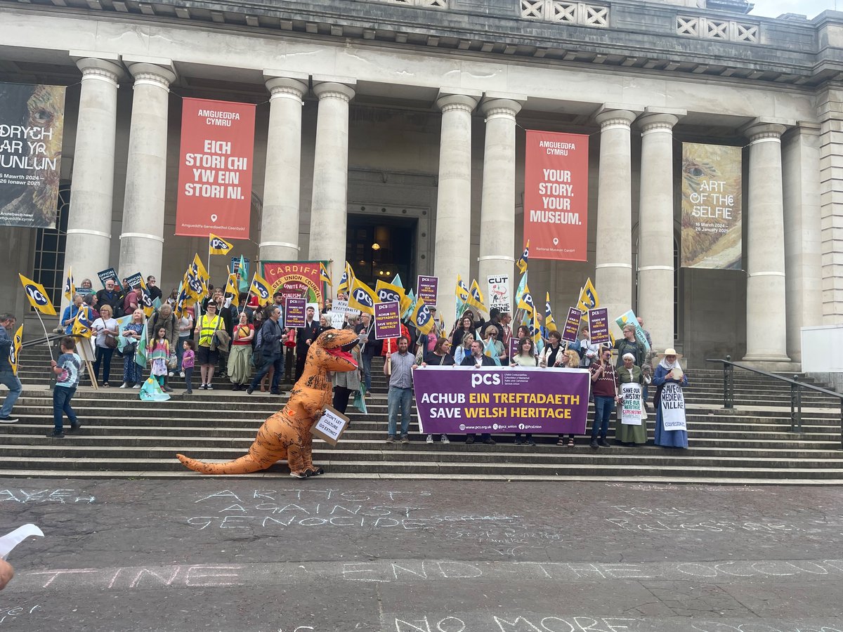 Really good turnout at our protest against Welsh Government cuts to the culture sector! Thank you for all who attended #saveWelshheritage