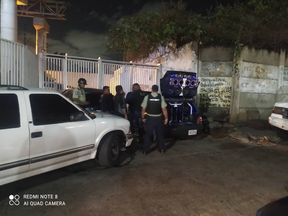 #01junuo | Funcionarios adscritos a Patrullaje Vehicular han atendido el llamado de residentes del sector popular Barrio La Alcabala perturbados por música y personas con  ingesta de bebidas alcohólicas en vía pública .
#ServiryProtegerPMS