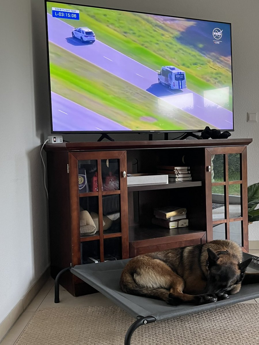 spacewordnerd's tweet image. Someone doesn’t seem to understand the history that is being made right now … I am too excited to nap! #Starliner #GoCFT